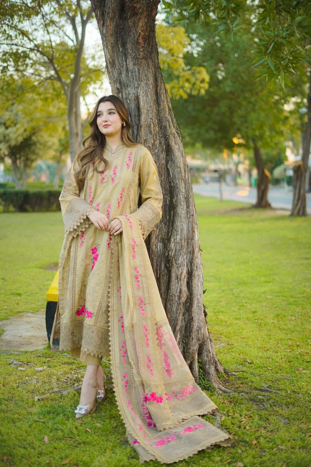 Aneela’s MOST DEMANDING EDITION 03PCS UNSTITCHED SUIT