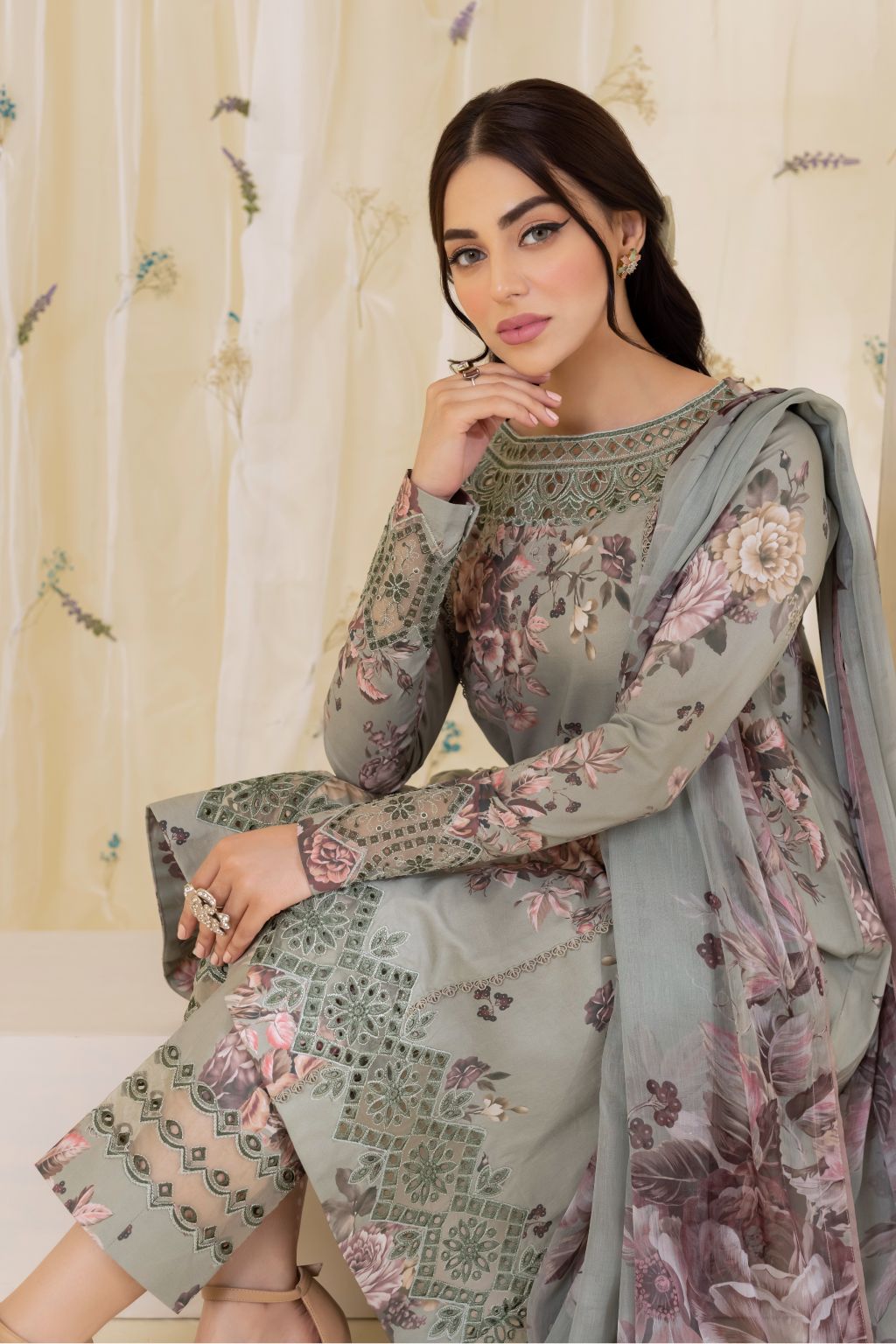 Iznik MOST DEMANDING EDITION 03PCS UNSTITCHED SUIT